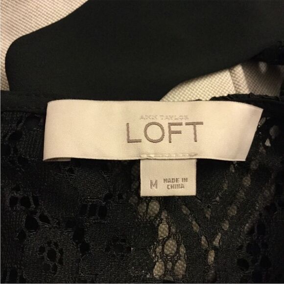 Loft size med black lace top with bow - Picture 6 of 6
